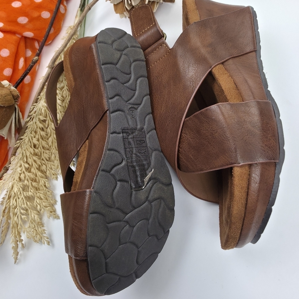 Pierre Dumas Brown Women's Sports Wedge Sandals Sz 6 - Picture 4 of 9